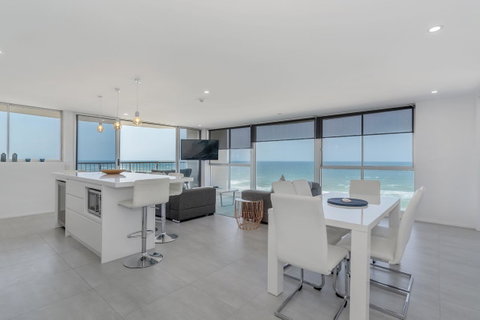 Golden Sands On The Beach - Absolute Beachfront Apartments - Tourism Gold Coast 6