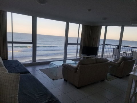 Golden Sands On The Beach - Absolute Beachfront Apartments - Tourism Gold Coast 27
