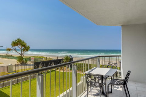 Golden Sands On The Beach - Absolute Beachfront Apartments - Tourism Gold Coast 1