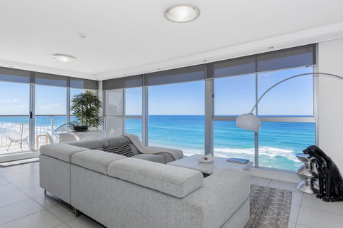 Golden Sands On The Beach - Absolute Beachfront Apartments - Tourism Gold Coast 19