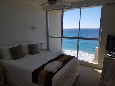 Golden Sands On The Beach - Absolute Beachfront Apartments - Tourism Gold Coast 29
