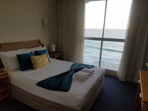 Golden Sands On The Beach - Absolute Beachfront Apartments - Tourism Gold Coast 26