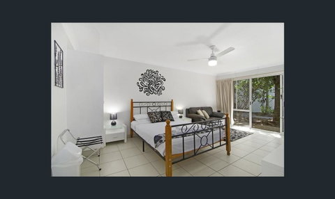 Bay Of Palms - Tourism Gold Coast 26