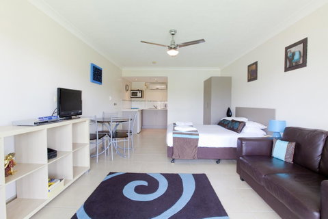 Bay Of Palms - Tourism Gold Coast 40