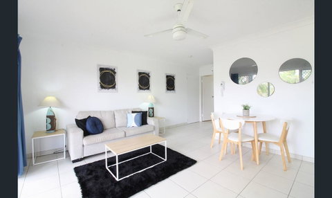 Bay Of Palms - Tourism Gold Coast 21