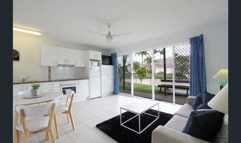 Bay Of Palms - Tourism Gold Coast 22