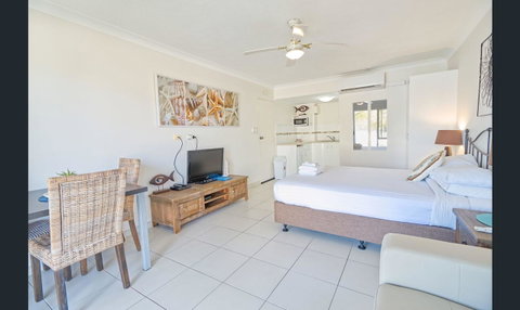 Bay Of Palms - Tourism Gold Coast 10