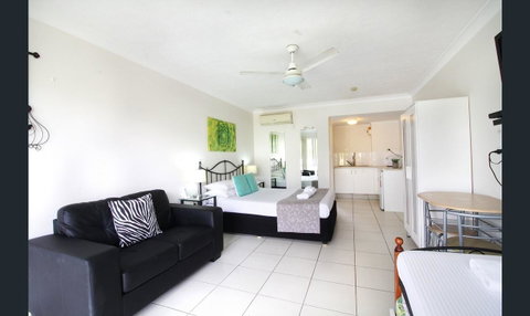 Bay Of Palms - Tourism Gold Coast 25