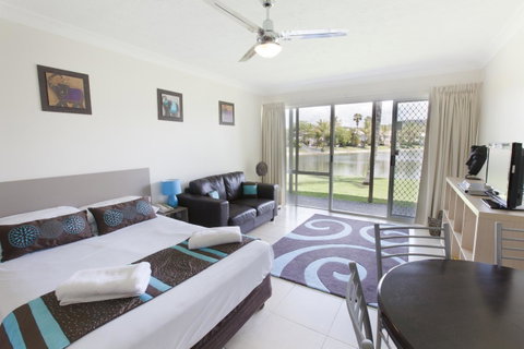 Bay Of Palms - Tourism Gold Coast 39