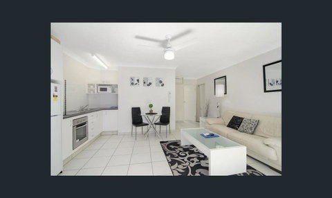 Bay Of Palms - Tourism Gold Coast 27