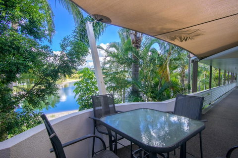 Bay Of Palms - Tourism Gold Coast 19