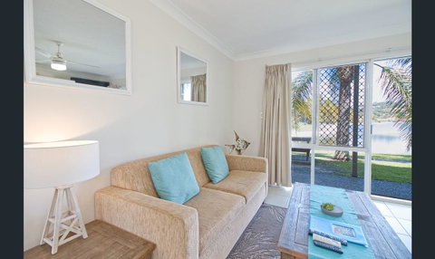 Bay Of Palms - Tourism Gold Coast 5
