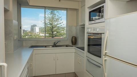 2nd Avenue Beachside Apartments - Gold Coast 10