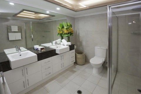 Waters Edge Apartment Cairns - Tourism Gold Coast 4