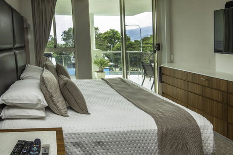 Waters Edge Apartment Cairns - Tourism Gold Coast 3