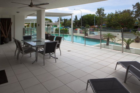 Waters Edge Apartment Cairns - Tourism Gold Coast 10