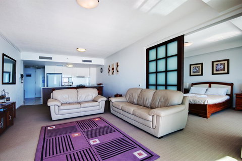 Reflection On The Sea - Tourism Gold Coast 10