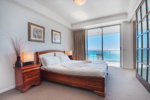 Reflection On The Sea - Tourism Gold Coast 9