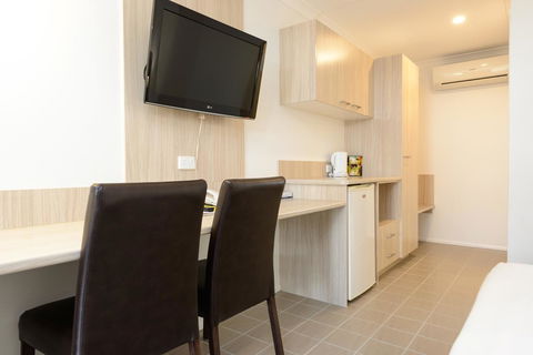 Smart Motels Bert Hinkler - Tourism Gold Coast 40