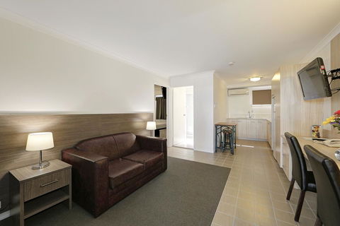 Smart Motels Bert Hinkler - Tourism Gold Coast 32