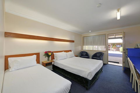 Smart Motels Bert Hinkler - Tourism Gold Coast 18