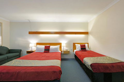 Smart Motels Bert Hinkler - Tourism Gold Coast 9