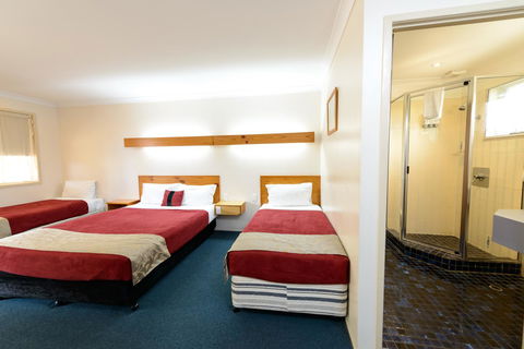 Smart Motels Bert Hinkler - Tourism Gold Coast 3