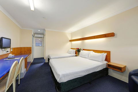 Smart Motels Bert Hinkler - Tourism Gold Coast 16