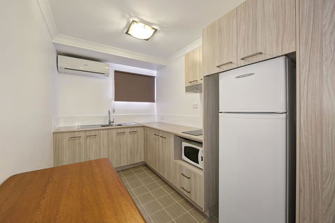 Smart Motels Bert Hinkler - Tourism Gold Coast 28