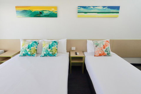 Palm Beach Hotel - Tourism Gold Coast 1