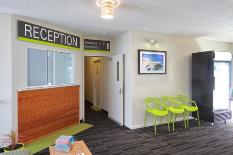 Palm Beach Hotel - Tourism Gold Coast 28