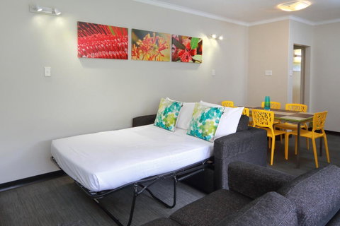 Palm Beach Hotel - Tourism Gold Coast 22