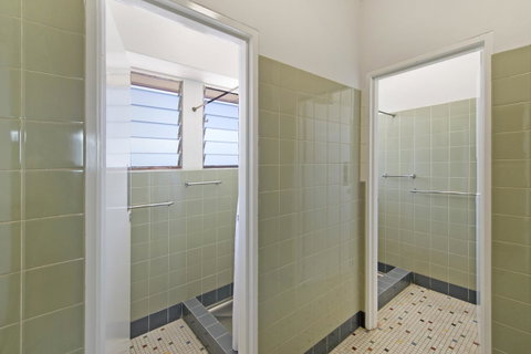 Palm Beach Hotel - Tourism Gold Coast 26