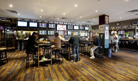 Palm Beach Hotel - Tourism Gold Coast 13
