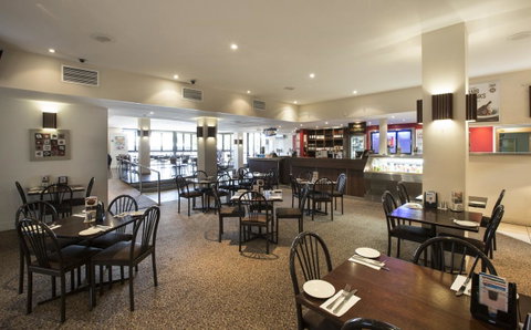 Palm Beach Hotel - Tourism Gold Coast 12