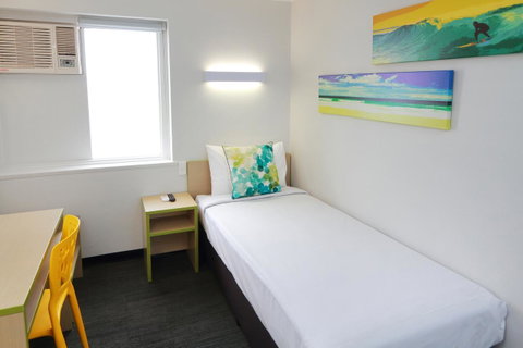Palm Beach Hotel - Tourism Gold Coast 16