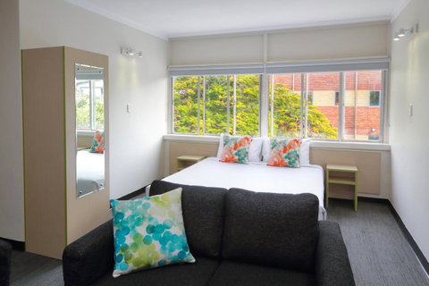 Palm Beach Hotel - Tourism Gold Coast 11
