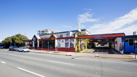 Palm Beach Hotel - Tourism Gold Coast 6