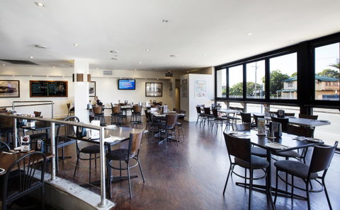 Palm Beach Hotel - Tourism Gold Coast 8