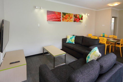 Palm Beach Hotel - Tourism Gold Coast 21