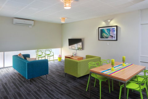 Palm Beach Hotel - Tourism Gold Coast 4