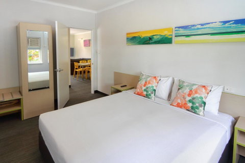 Palm Beach Hotel - Tourism Gold Coast 18