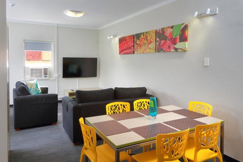Palm Beach Hotel - Tourism Gold Coast 23