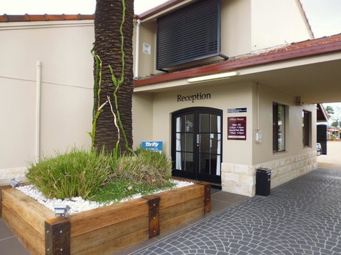 Burke & Wills Motor Inn - Tourism Gold Coast 0