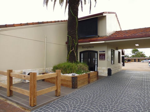 Burke & Wills Motor Inn - Tourism Gold Coast 6