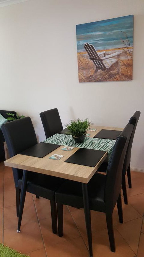 Jackies Holiday Apartment - Tourism Gold Coast 18
