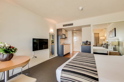 Central Cosmo Apartment Hotel - Gold Coast 4