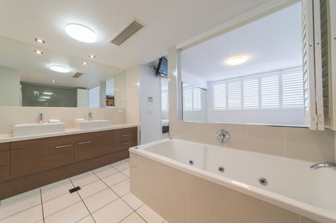 Echelon Apartments Yeppoon - Tourism Gold Coast 9