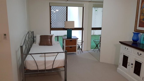 Gemini Court Holiday Apartments - Tourism Gold Coast 14