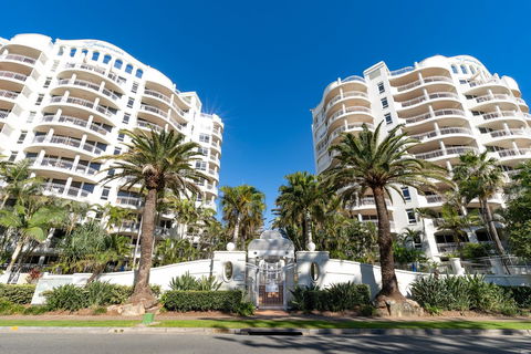 ULTIQA Burleigh Mediterranean Resort - Tourism Gold Coast 13